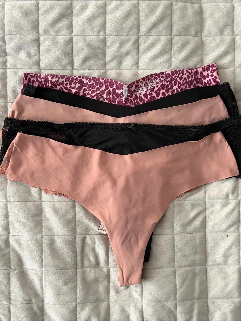 Victoria’s Secret Peach & Black 5 Thong/Cheeky Set Size M